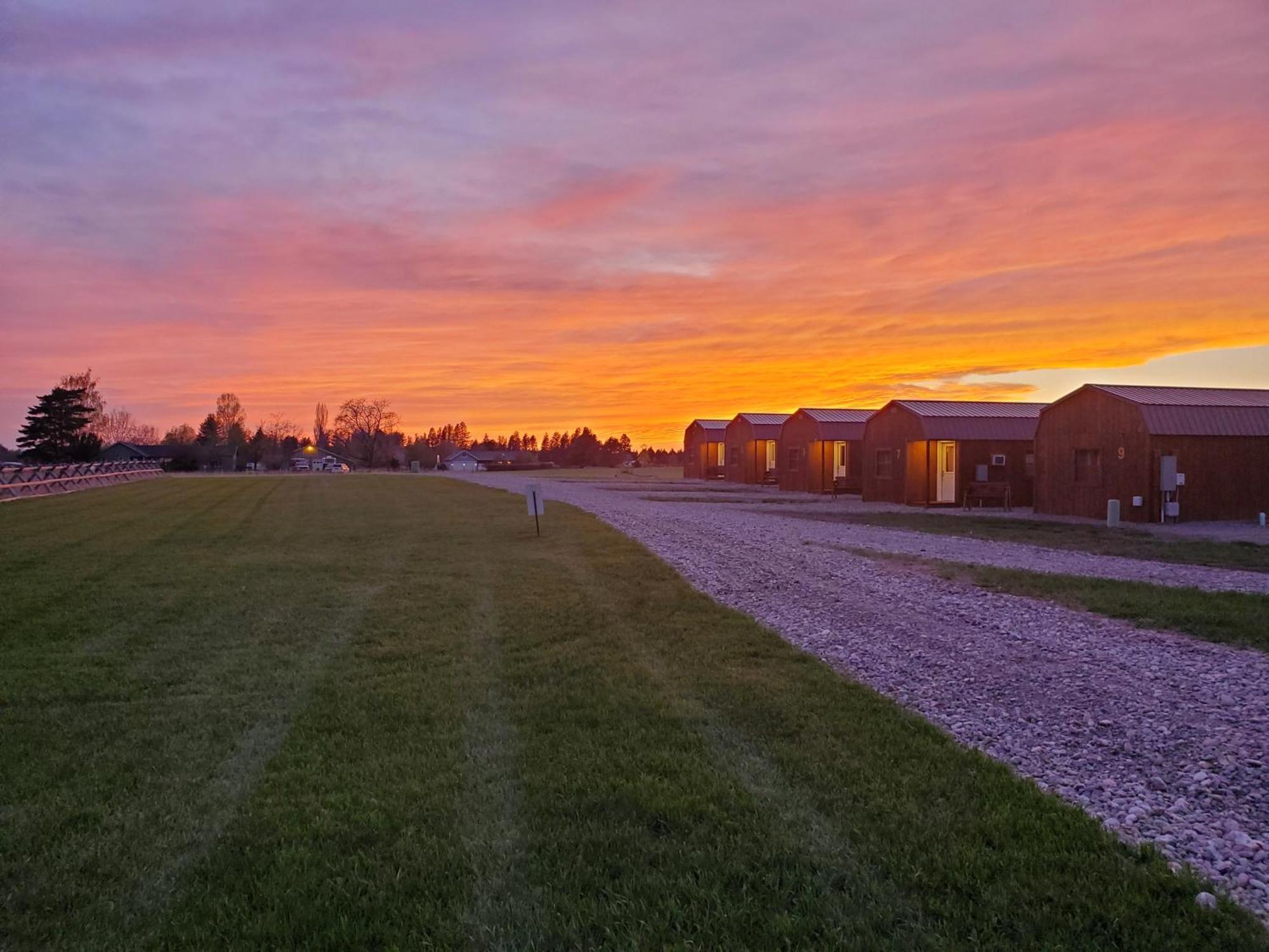 Glacier Acres Guest Ranch 컬럼비아 폴스 외부 사진